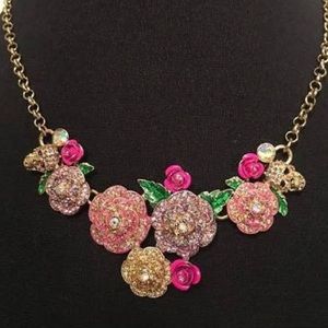 NWOT Betsey Johnson necklace